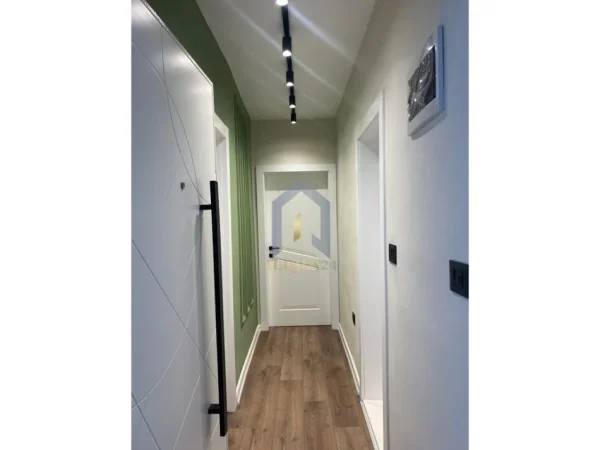 Tirane, shes apartament 1+1 Kati 1, 40 m² 105.000 € (21 Dhjetori MOZAIKU I TIRANES)