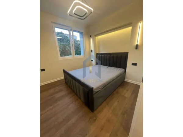 Tirane, shes apartament 1+1 Kati 1, 40 m² 105.000 € (21 Dhjetori MOZAIKU I TIRANES)