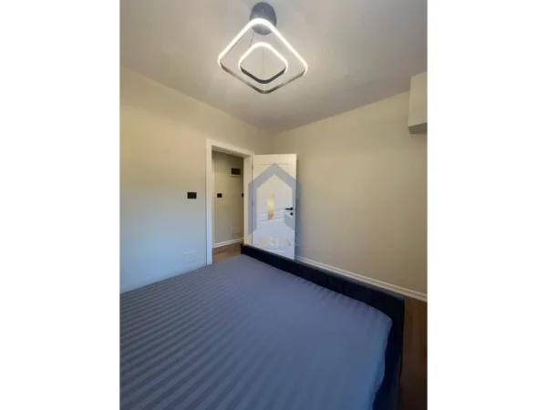 Tirane, shes apartament 1+1 Kati 1, 40 m² 105.000 € (21 Dhjetori MOZAIKU I TIRANES)