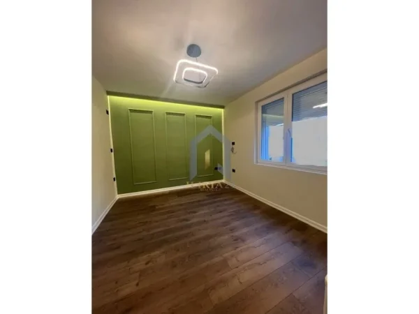 Tirane, shes apartament 1+1 Kati 1, 40 m² 105.000 € (21 Dhjetori MOZAIKU I TIRANES)