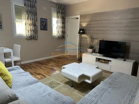 Tirane, jepet me qera apartament 1+1 Kati 5, 80 m² 730 € 