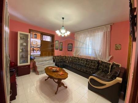 Tirane, jepet me qera apartament 2+1 Kati 1, 157 m² 500 € 