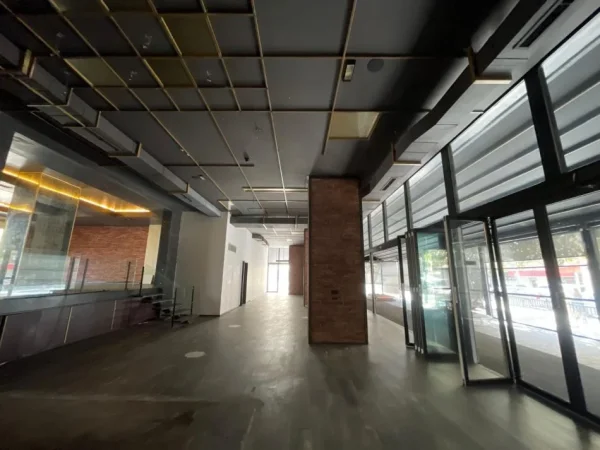 Tirane, shitet Kati 0, 440 m² (rruga mihal ciko)