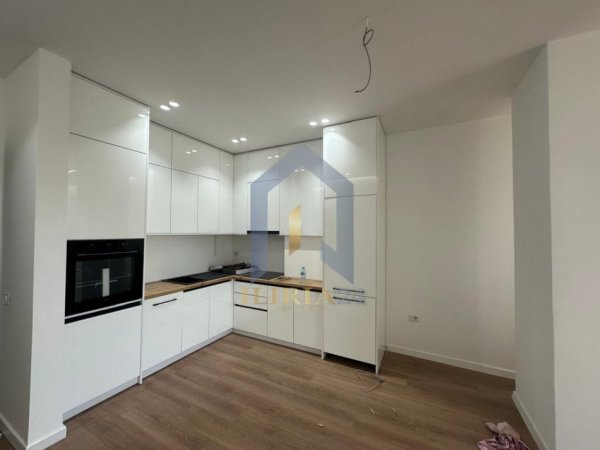 Tirane, jepet me qera apartament 2+1+Ballkon Kati 3, 114 m² 800 € (Fusha e Aviacionit)