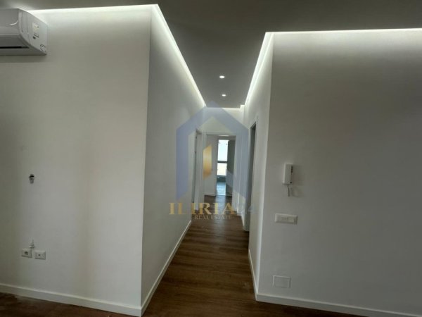 Tirane, jepet me qera apartament 2+1+Ballkon Kati 3, 114 m² 800 € (Fusha e Aviacionit)