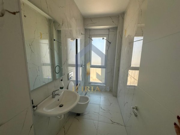 Tirane, jepet me qera apartament 2+1+Ballkon Kati 3, 114 m² 800 € (Fusha e Aviacionit)