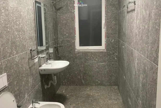 Tirane, jepet me qera apartament 2+1 Kati 6, 97 m² 480 € (Univers City)