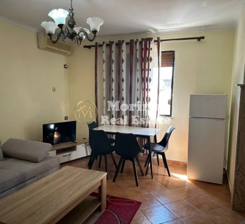 Tirane, jepet me qera apartament 1+1 Kati 4, 60 m² 400 € (Laprake (Kupola))