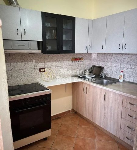 Tirane, jepet me qera apartament 1+1 Kati 4, 60 m² 400 € (Laprake (Kupola))