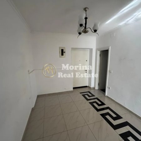 Tirane, jepet me qera ambjent biznesi Kati 1, 100 m² 800 € (Rruga e Durrsit)
