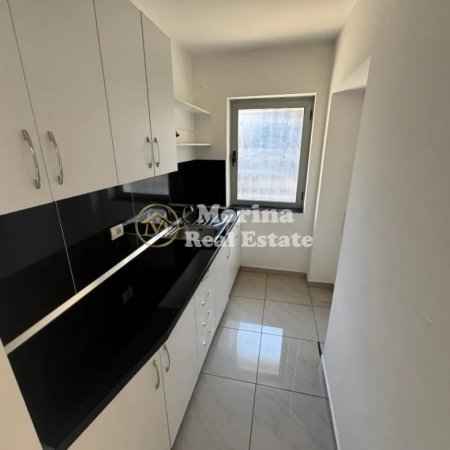 Tirane, jepet me qera ambjent biznesi Kati 1, 100 m² 800 € (Rruga e Durrsit)