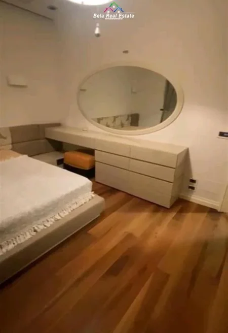 Tirane, jepet me qera apartament 1+1 Kati 2, 75 m² 600 € (prane Shkolles se Kuqe)