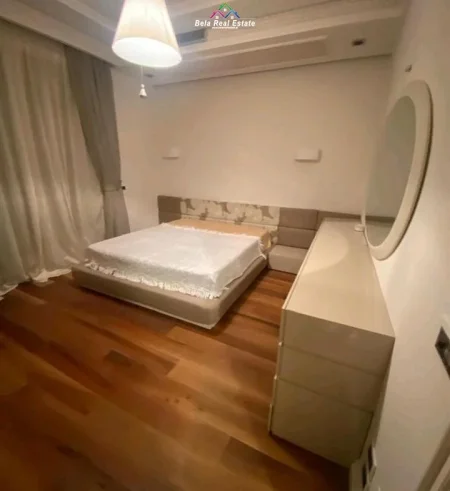 Tirane, jepet me qera apartament 1+1 Kati 2, 75 m² 600 € (prane Shkolles se Kuqe)