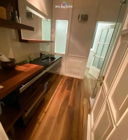 Tirane, jepet me qera apartament 1+1 Kati 2, 75 m² 600 € (prane Shkolles se Kuqe)