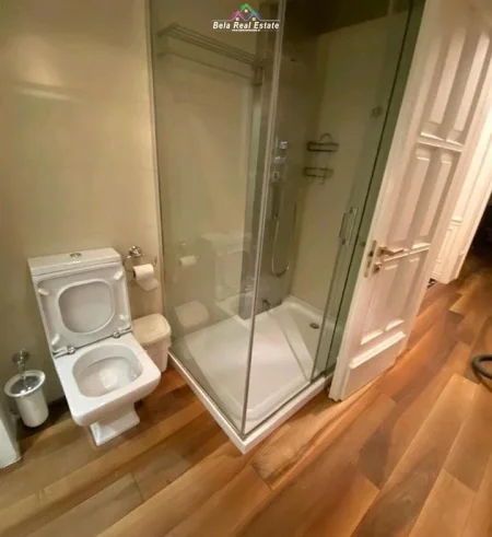 Tirane, jepet me qera apartament 1+1 Kati 2, 75 m² 600 € (prane Shkolles se Kuqe)