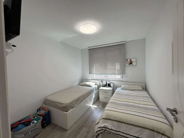 Tirane, jepet me qera apartament 2+1+Ballkon , 100 m² (Vaso Pasha)