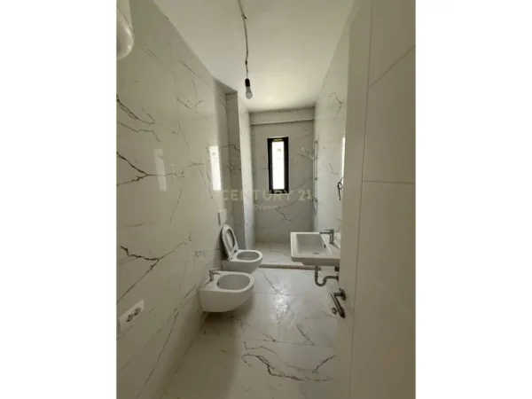 Tirane, shitet apartament 1+1+Ballkon Kati 2, 66 m² (UET)