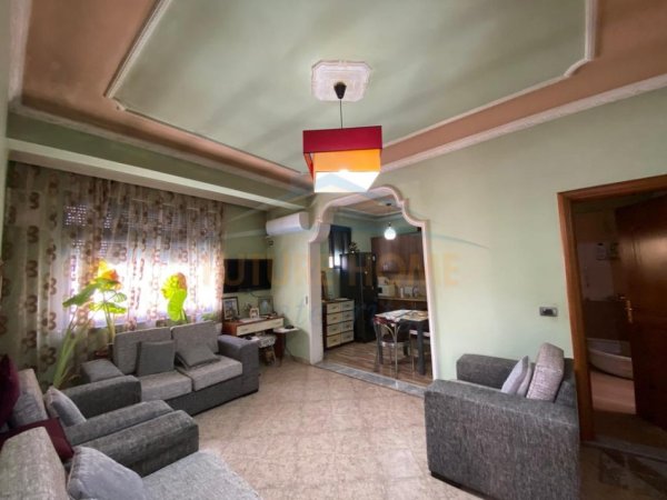 Tirane, jepet me qera Vile 2 Katshe , 1.000 € (Shkolla e Baletit)