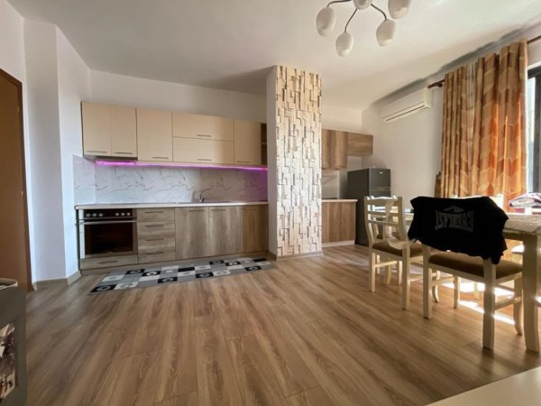 Tirane, jepet me qera apartament 2+1+Ballkon Kati 5, 120 m² 800 € (Zogu i Zi)