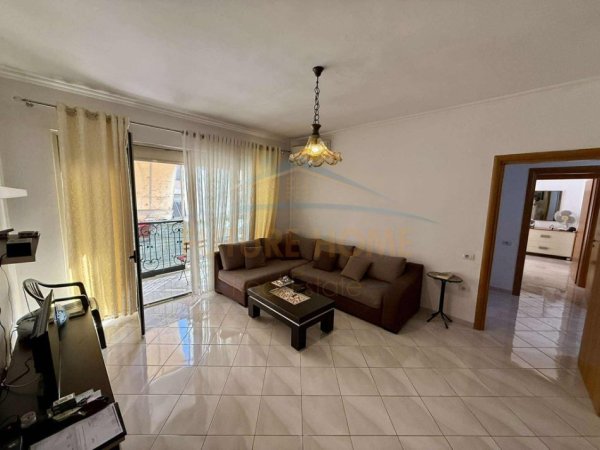 Tirane, jepet me qera apartament 2+1 Kati 5, 109 m² 460 € (Unaza e Re, pranë Bar Tubino.)
