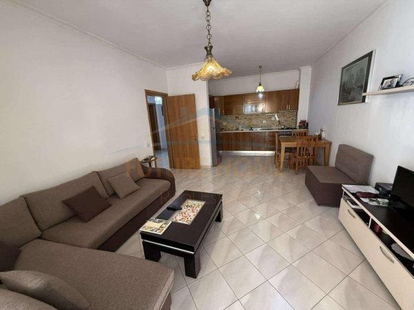 Tirane, jepet me qera apartament 2+1 Kati 5, 109 m² 460 € (Unaza e Re, pranë Bar Tubino.)
