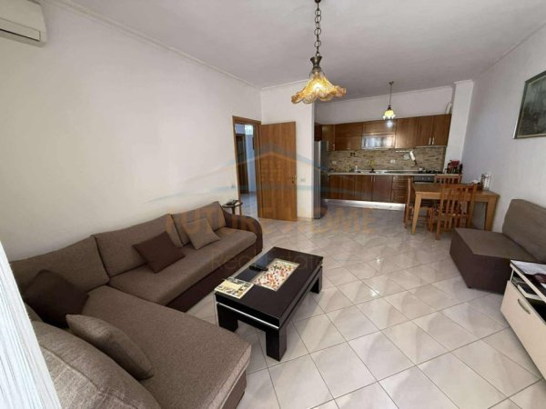 Tirane, jepet me qera apartament 2+1 Kati 5, 109 m² 460 € (Unaza e Re, pranë Bar Tubino.)