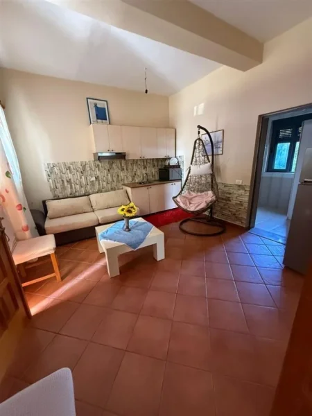 Tirane, jepet me qera shtepi 2+1 Kati 1, 85 m² 450 € (Astir prane Syri Tv)