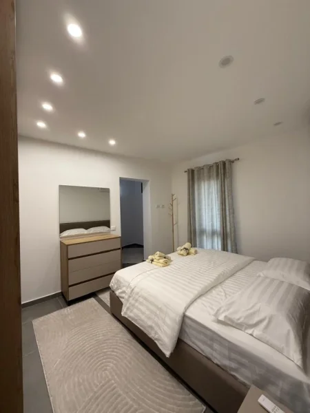 Tirane, jepet me qera apartament 1+1+Aneks+Ballkon Kati 3, 50 m² 700 € (Rruga e Saraceve, tek selvia)