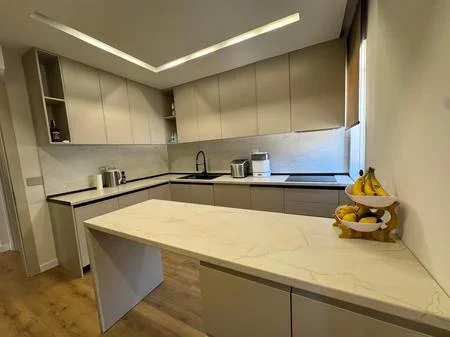 Tirane, jepet me qera apartament Dublex Kati 4, 150 m² 1.400 € 