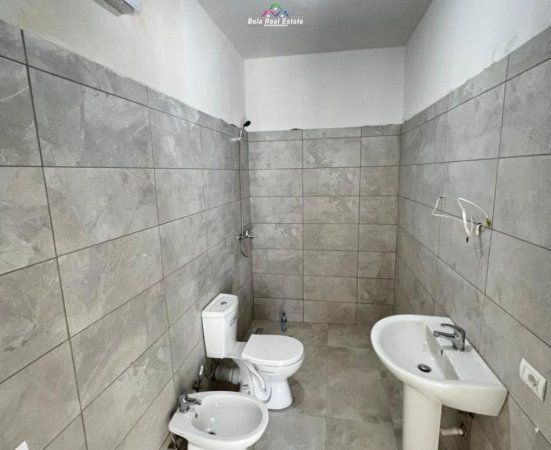 Tirane, jepet me qera zyre Kati 1, 97 m² 550 € (shkolla niket dardani)