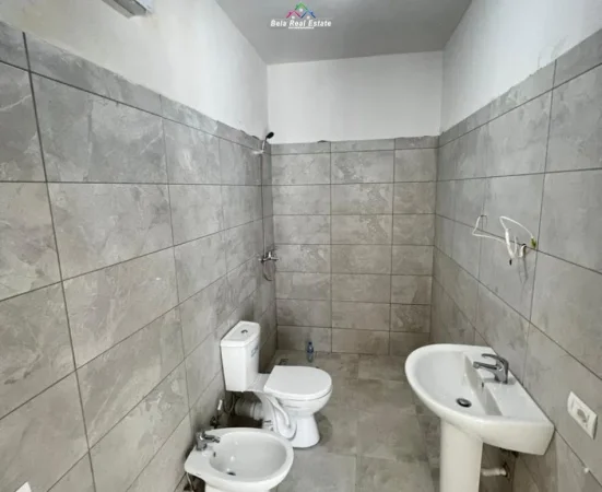 Tirane, jepet me qera zyre Kati 1, 97 m² 550 € (shkolla niket dardani)