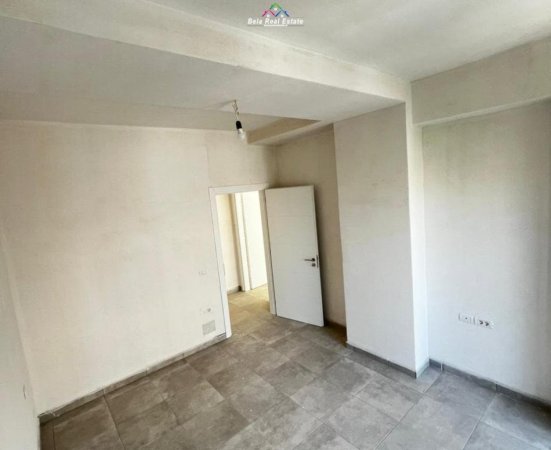 Tirane, jepet me qera zyre Kati 1, 97 m² 550 € (shkolla niket dardani)