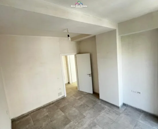 Tirane, jepet me qera zyre Kati 1, 97 m² 550 € (shkolla niket dardani)