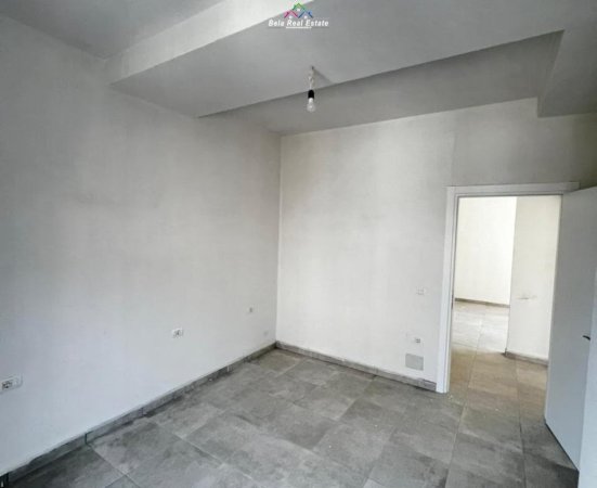 Tirane, jepet me qera zyre Kati 1, 97 m² 550 € (shkolla niket dardani)