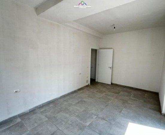 Tirane, jepet me qera zyre Kati 1, 97 m² 550 € (shkolla niket dardani)
