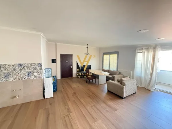 Tirane, jepet me qera zyre Kati 11, 100 m² 900 € (KOMUNA E PARISIT)