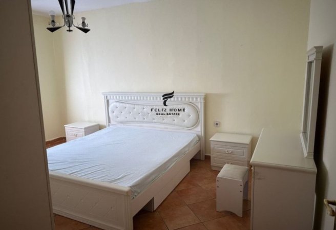 Tirane, jepet me qera apartament 1+1 Kati 4, 65 m² 400 € (PRANE KUPOLES)