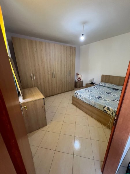 Tirane, QERA 2+1+ Parking  400 € (Fresk)