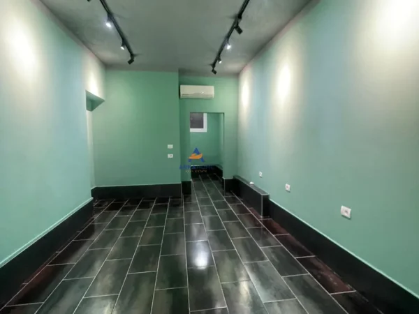 Tirane, jepet me qera ambjent biznesi , 45 m² 550 € (NDODHET PRANE RRUGES BUDI)
