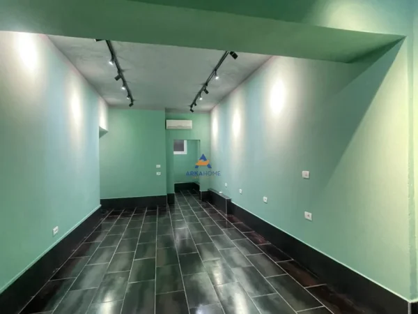 Tirane, jepet me qera ambjent biznesi , 45 m² 550 € (NDODHET PRANE RRUGES BUDI)