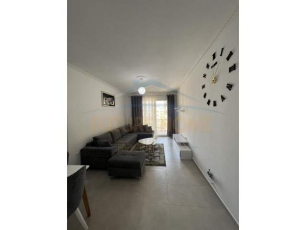 Tirane, jepet me qera apartament 2+1 Kati 5, 102 m² 400 Euro (Yzberisht)