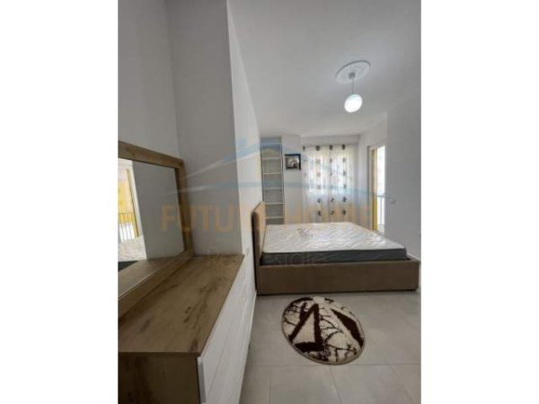 Tirane, jepet me qera apartament 2+1 Kati 5, 102 m² 400 Euro (Yzberisht)