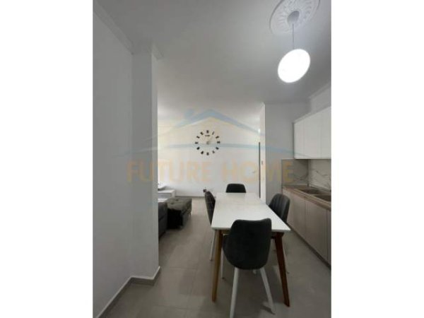 Tirane, jepet me qera apartament 2+1 Kati 5, 102 m² 400 Euro (Yzberisht)