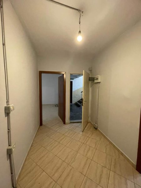 Tirane, jepet me qera apartament 2+1+BLK Kati 1, 75 m² 35.000 Leke (Rruga Kongresi i Lushnjes)