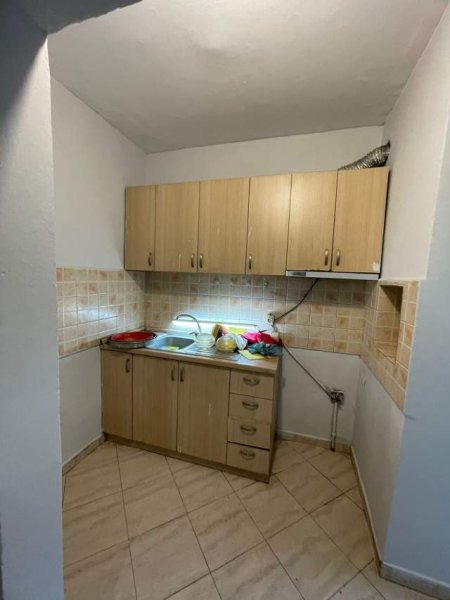 Tirane, jepet me qera apartament 2+1+BLK Kati 1, 75 m² 35.000 Leke (Rruga Kongresi i Lushnjes)