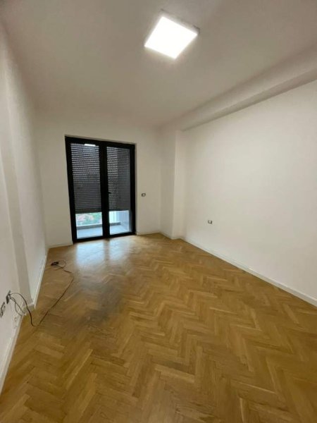 Tirane, jepet me qera apartament 2+1 Kati 7, 105 m² 550 Euro (Rruga Kongresi i Lushnjes)