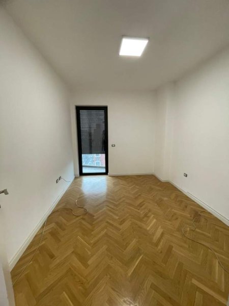 Tirane, jepet me qera apartament 2+1 Kati 7, 105 m² 550 Euro (Rruga Kongresi i Lushnjes)