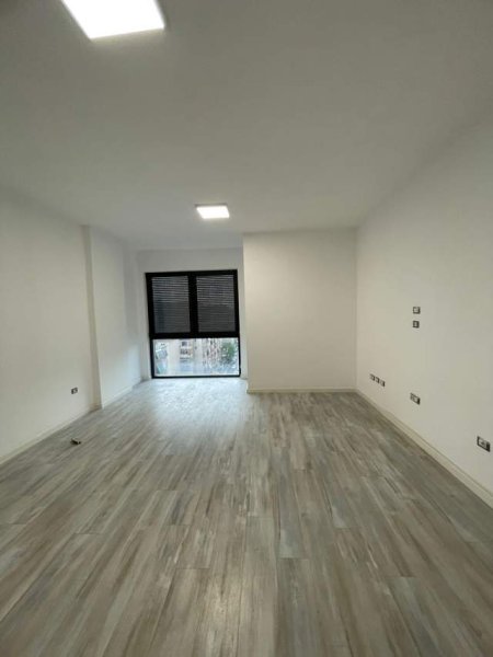 Tirane, jepet me qera apartament 2+1 Kati 7, 105 m² 550 Euro (Rruga Kongresi i Lushnjes)