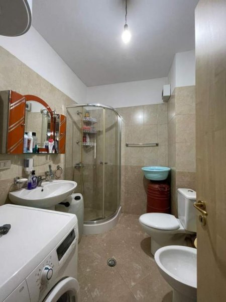 Tirane, jepet me qera apartament 2+1+BLK Kati 5, 93 m² 35.000 Leke (Rruga Stefan Shundi)
