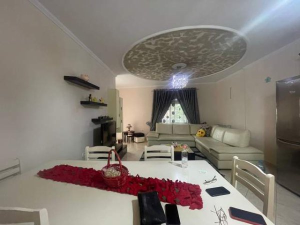 Tirane, jepet me qera apartament 2+1+BLK Kati 1, 110 m² 350 Euro (Rruga Loni Ligori)